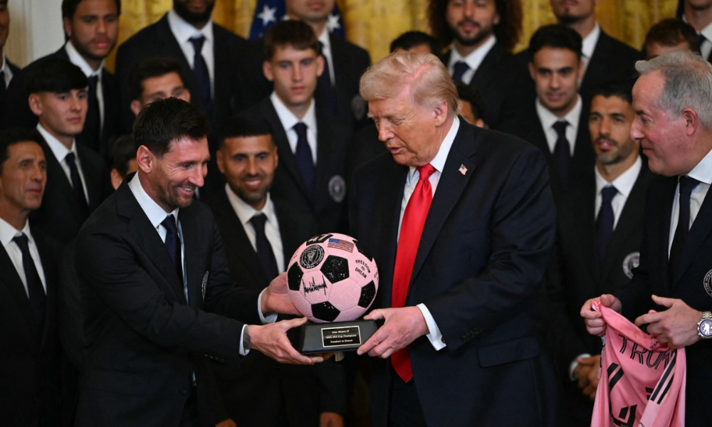 Trump recebe Messi na Casa Branca e questiona: ‘Quem é melhor: ele ou Pelé?’