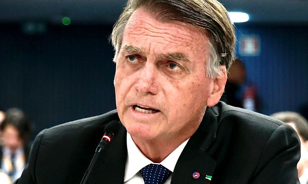 Bolsonaro apresenta melhora, mas segue na UTI