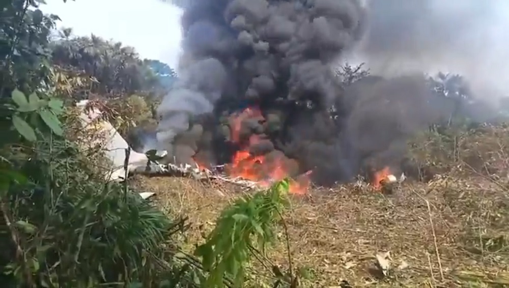 Avião militar com 125 pessoas cai na Colômbia