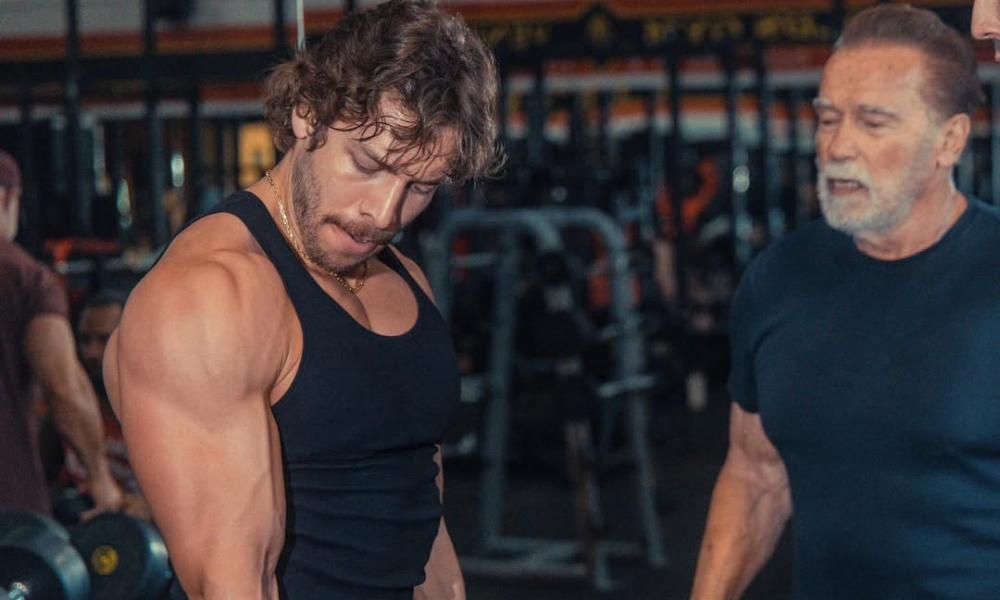 Filho de Arnold Schwarzenegger conquista 1º lugar em torneio de fisiculturismo