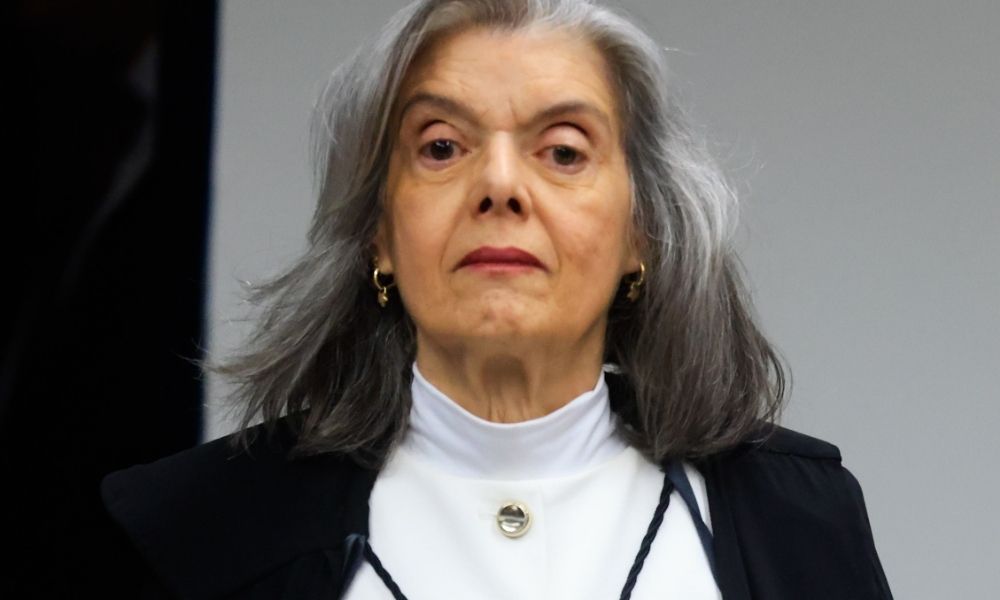 Cármen Lúcia antecipa transição de comando no TSE para Nunes Marques