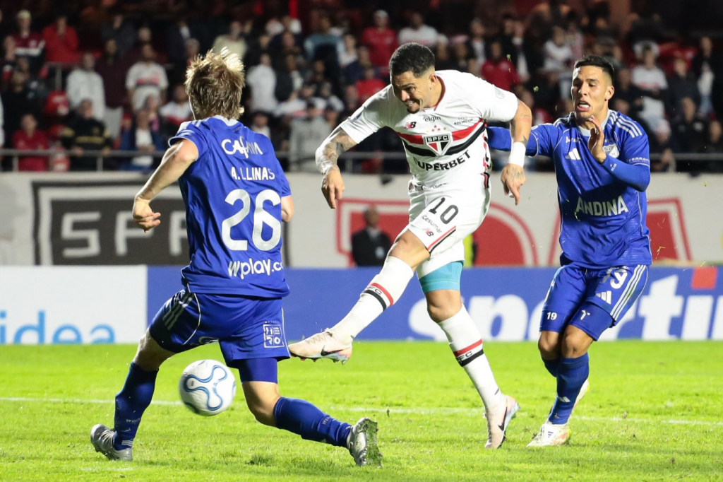 São Paulo empata em primeiro jogo sob comando de Dorival Júnior