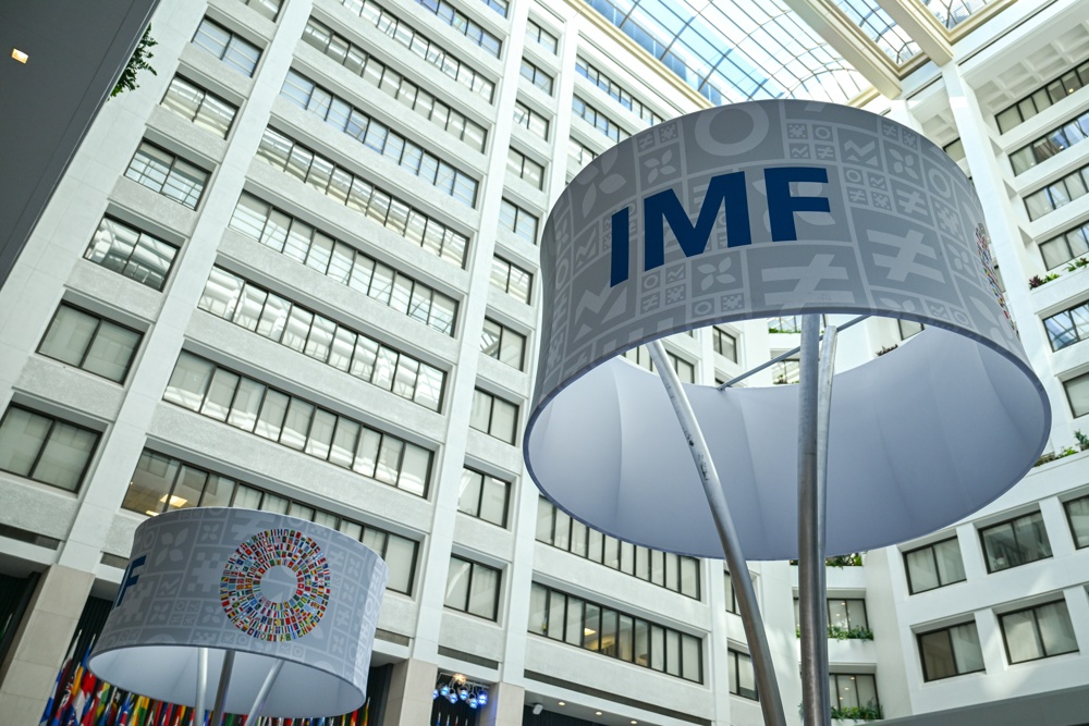 Brasil deve voltar a ser 10ª maior economia do mundo, diz FMI