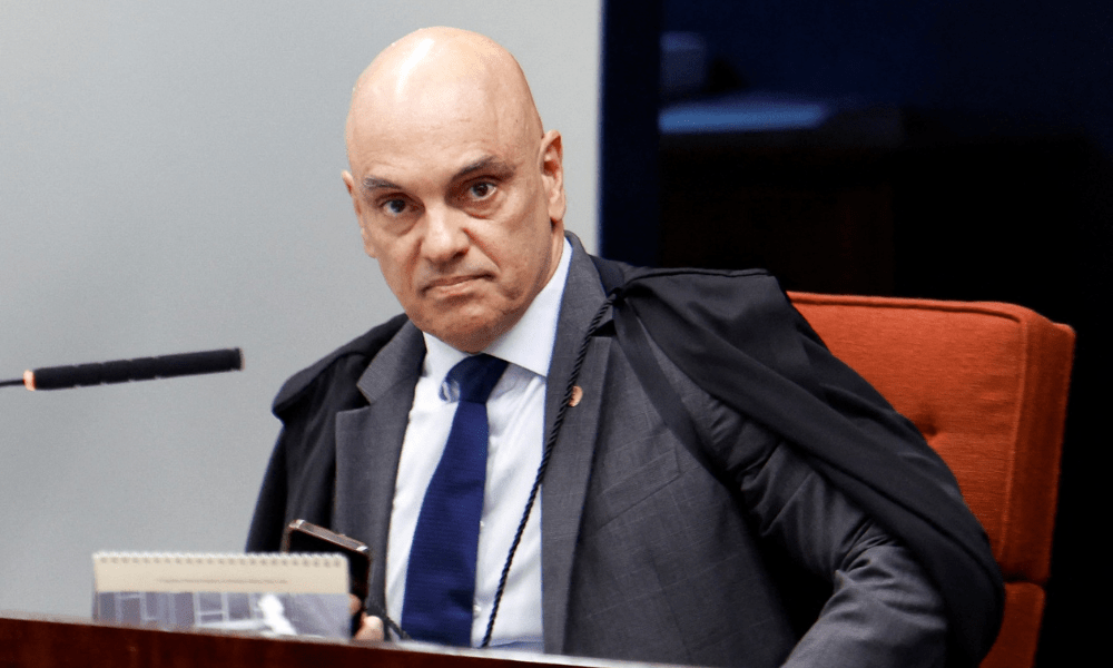 Moraes autoriza professor de matemática a dar aulas para filha de Bolsonaro