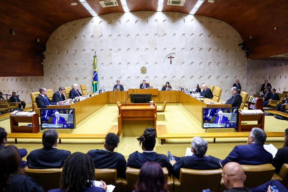 Moraes, Gonet, Dino e Gilmar entram pela porta principal do STF em dia de tensão