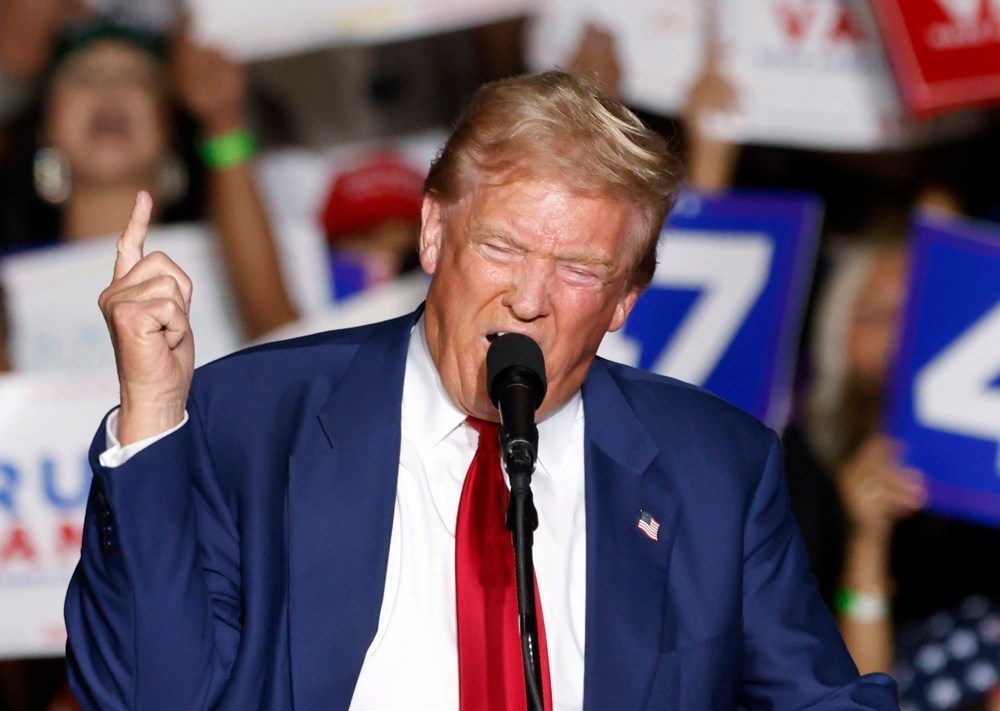 Trump proíbe três veículos de comunicação na Casa Branca alegando cobertura ‘tendenciosa’
