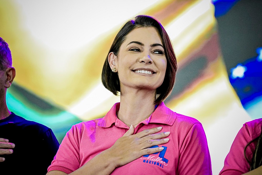 Michelle Bolsonaro recebe alta após internação por enxaqueca