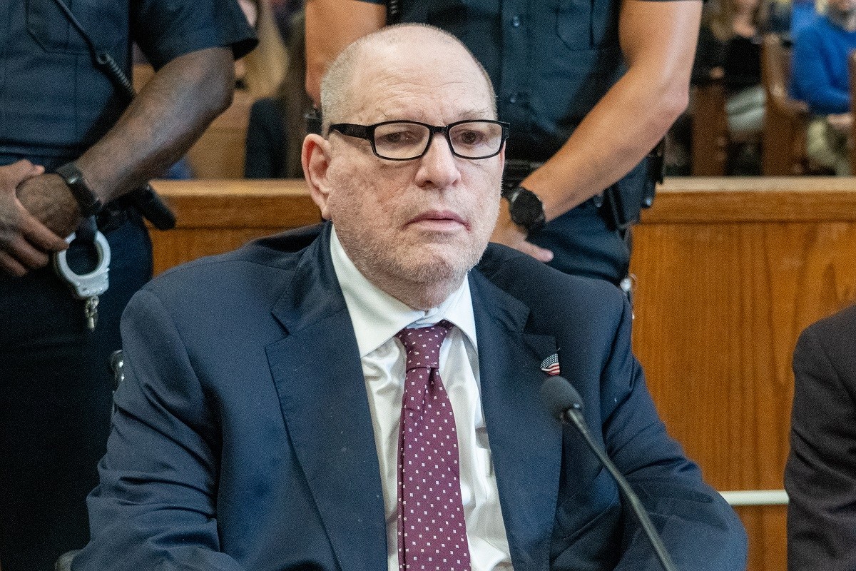 Harvey Weinstein é condenado a 15 anos de prisão por agressão sexual