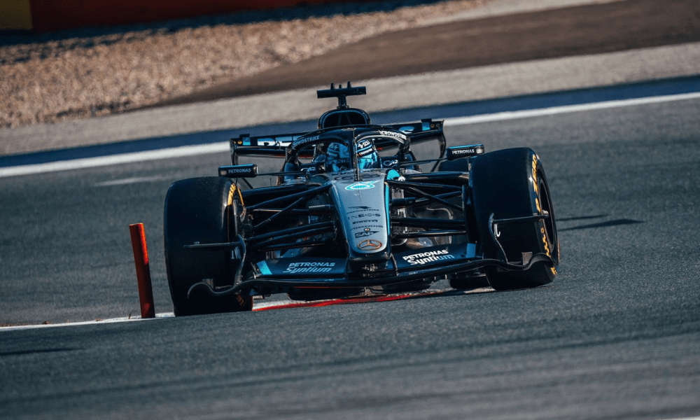 George Russell domina GP do Azerbaijão e vence a terceira em 2026; Bortoleto termina em 13º