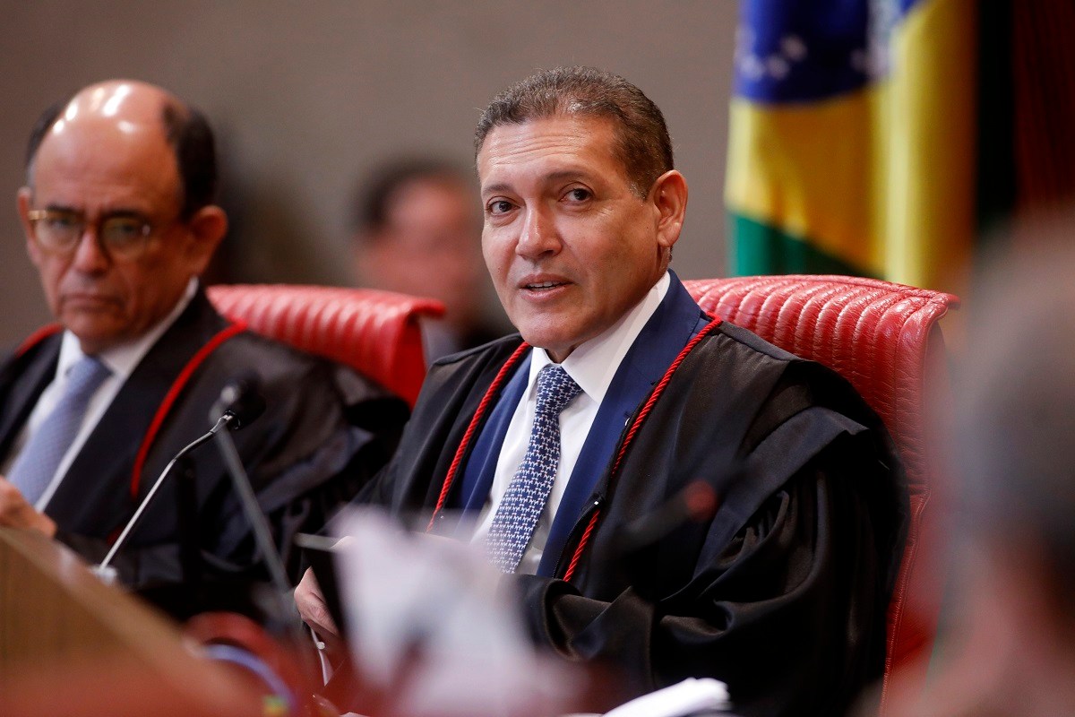 Ministro do TSE derruba decisão de Nunes Marques e  manda reativar ‘Exército do Lula’