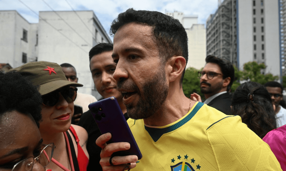 Janones é internado na UTI após sofrer arritmia cardíaca depois de debate