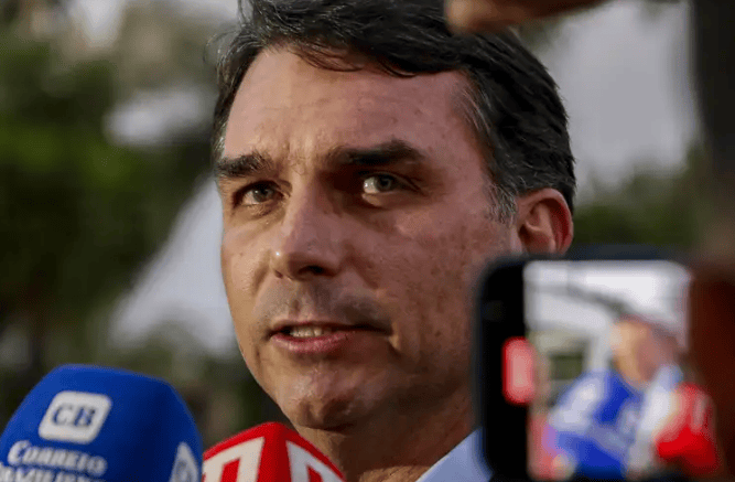 Flávio Bolsonaro é a favor do fim da reeleição? Veja o que o candidato disse